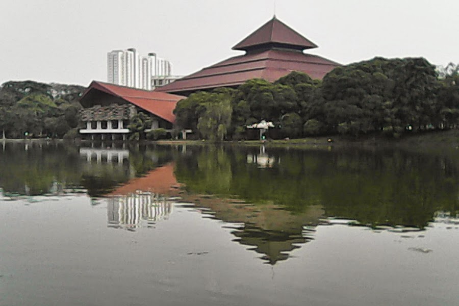 Perhitungkan dengan matang jarak Hotel Dekat UI ke Balairung agar tidak terlambat.